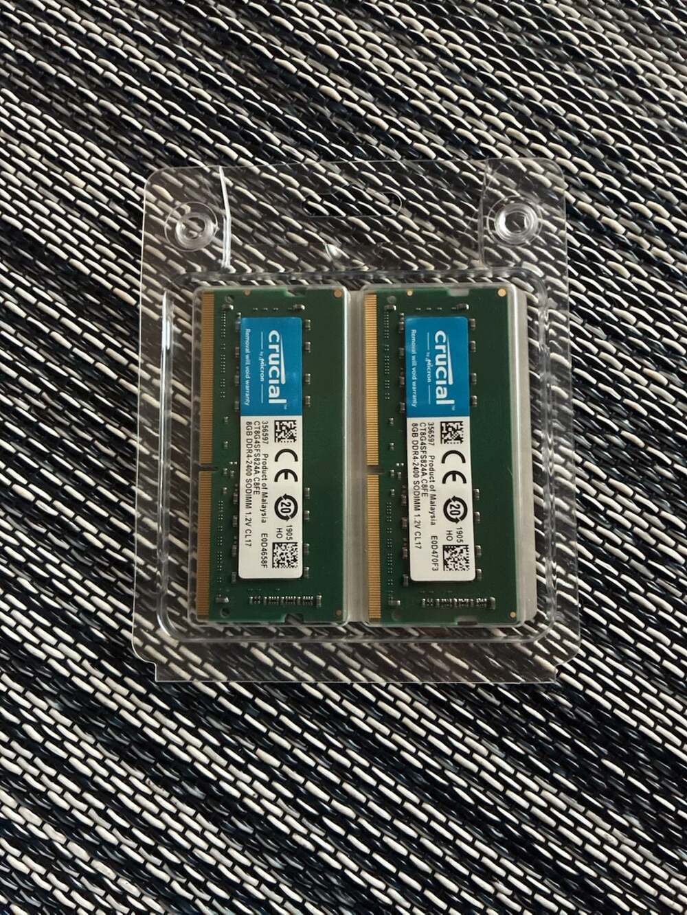 Crucial 16GB Kit (2 x 8GB) DDR4-2400 SODIMM Laptop Memory RAM (CT2K8G4SFS824A)